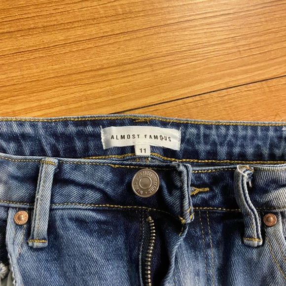 Almost famous vintage style mom jeans - Picture 5 of 9